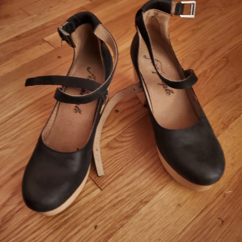 Free people clogs